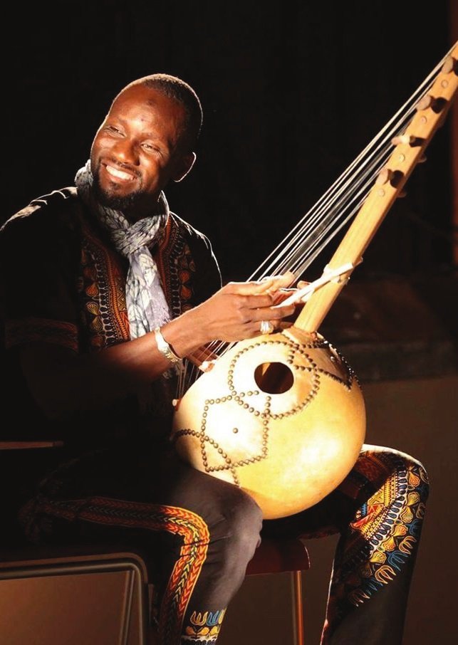 Músico e contador de histórias François Moise Bamba, de Burkina Faso, fará quatro apresentações no CCVM, de 20 a 24 de novembro, celebrando o Dia da Consciência Negra