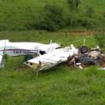 Em Patos de Minas, dois adultos e duas crianças morrem em queda de avião de pequeno porte