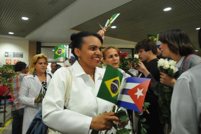 Ministro diz que vai propor a Bolsonaro substituir cubanos por médicos formados com recursos do Fies