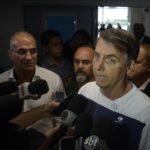 Bolsonaro volta a dizer que médicos cubanos são escravos da ditadura