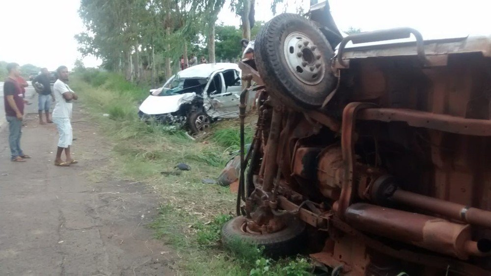 Acidente entre carro e caminhão deixa três mortos na BR-222, entre Arari e Vitória do Mearim
