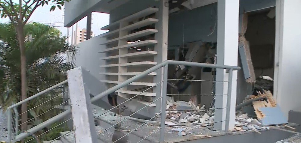 Bandidos explodem caixas eletrônicos do Banco do Brasil em São Luís