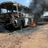 Após assassinato de três jovens, a população  se revolta e queima   ônibus e destrói casas em São Luís