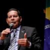 ‘Decisão do presidente’, diz Mourão sobre vídeo a favor da ditadura