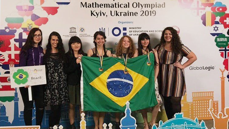 Brasil conquista inédita medalha de ouro em olimpíada feminina de matemática na Ucrânia