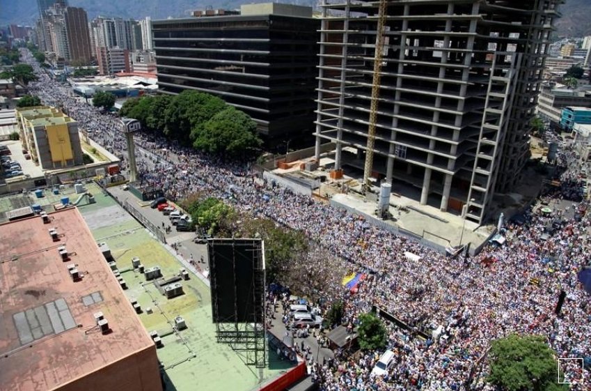 Venezuelanos protestam por poder, água e fim de governo de Maduro