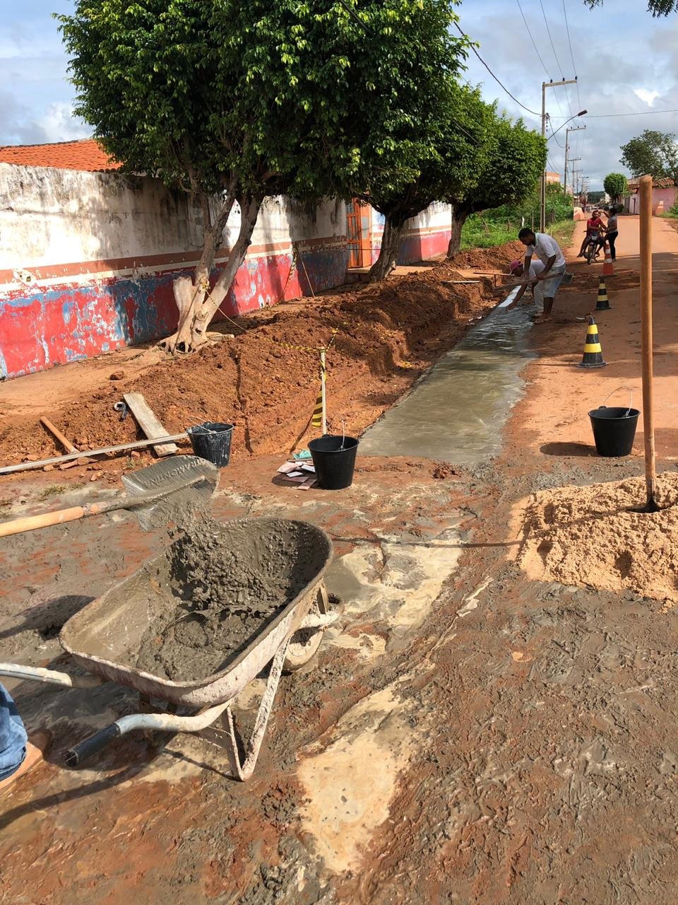 Prefeito Toinho Patioba inicia serviços de drenagem para o escoamento de águas