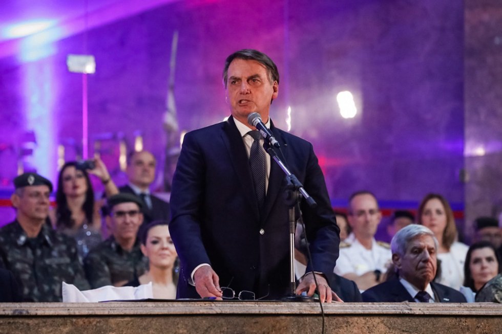 Bolsonaro anuncia que Brasil foi aceito como aliado extra-Otan