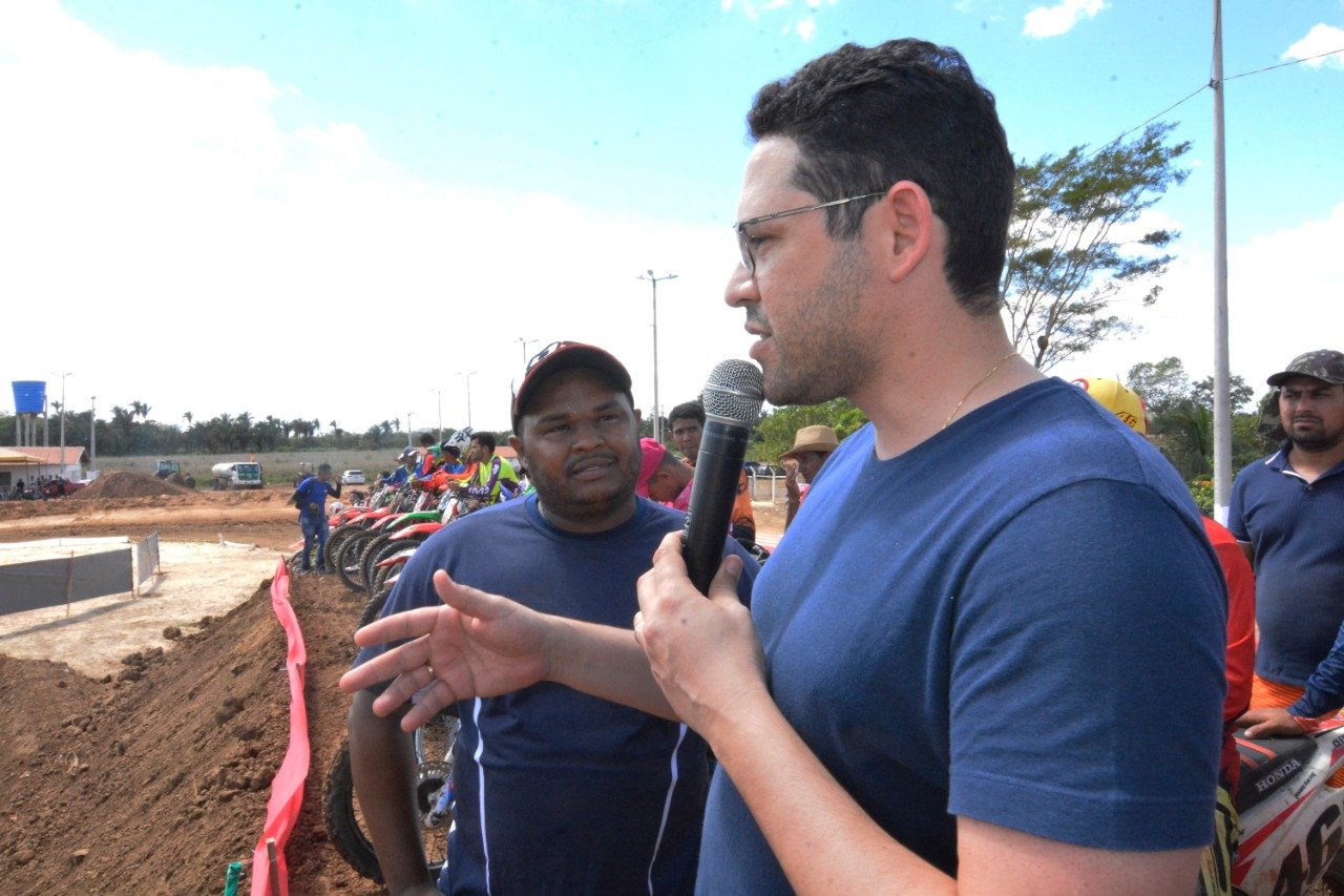 Deputado Ciro Neto prestigia evento estadual de motocross em Presidente Dutra