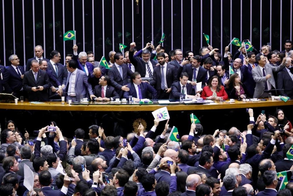 Câmara aprova texto-base da reforma da Previdência com 379 votos favoráveis