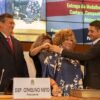 Wendell Lages homenageia cantora Alcione com maior honraria da Assembleia Legislativa
