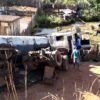Bitrem tomba e derrama “óleo queimado” no Rio Córrego Novo, na BR-222