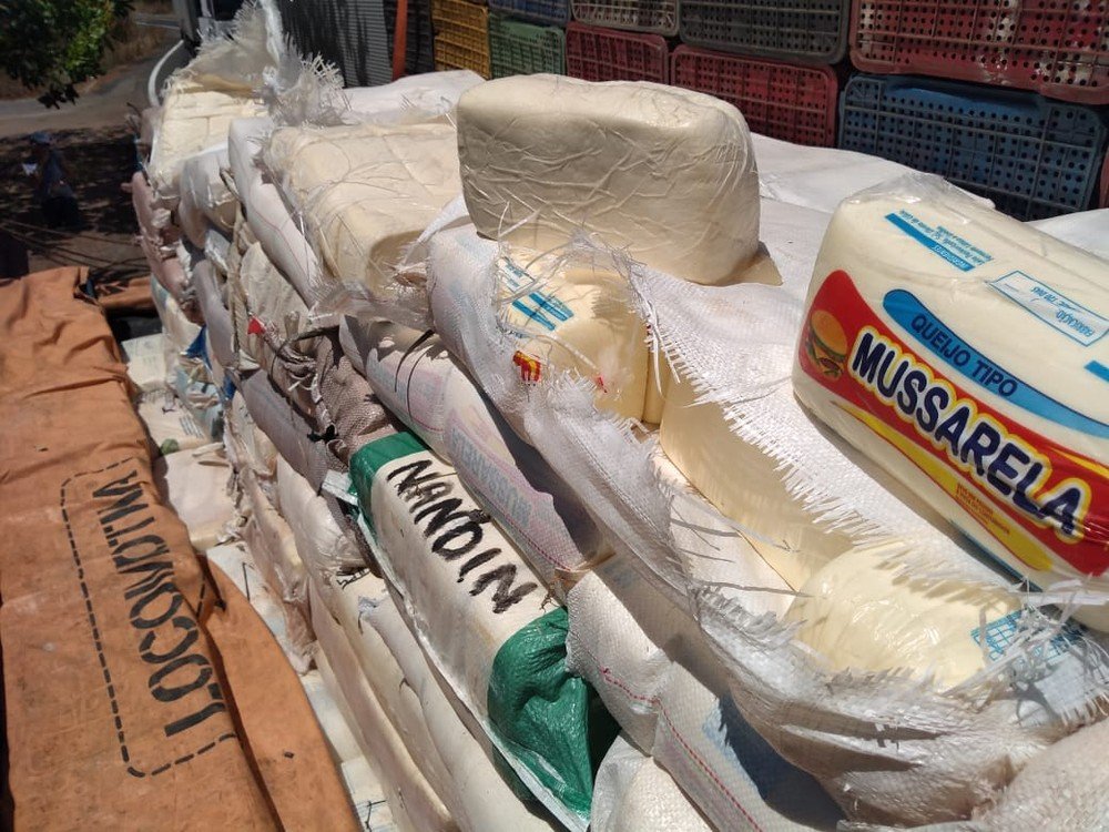PRF apreende mais de 6.000 kg de queijo e carne irregulares na BR-316 em Caxias MA