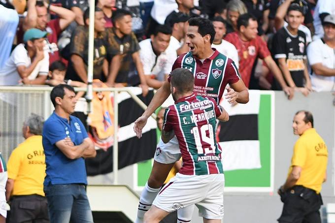 Com gol de Ganso, Fluminense vence Corinthians pelo Brasileirão
