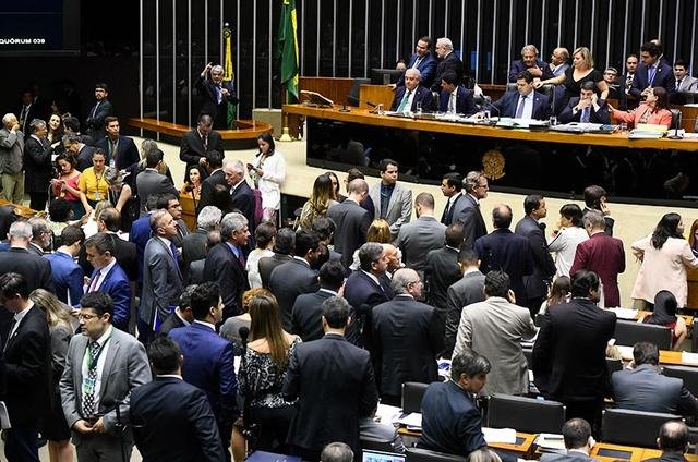 Congresso derruba vetos e restaura 15 crimes de abuso de autoridade