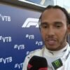 Hamilton detalha dificuldades de perseguir Ferrari e celebra vitória: “Nunca desista”