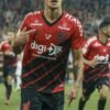 Athletico-PR vence o Internacional e se aproxima do título inédito