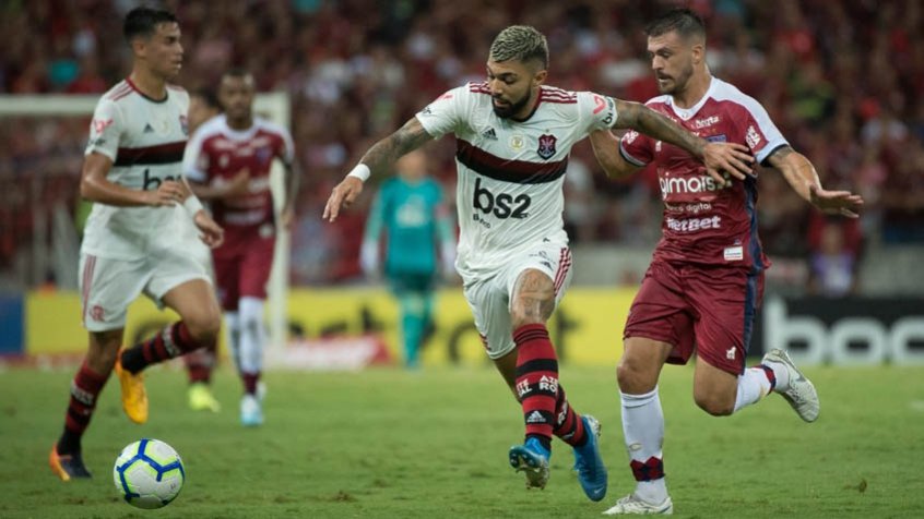 Na raça! Flamengo supera desfalques e vence o Fortaleza fora de casa
