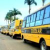 Prefeitura de Gonçalves Dias entrega 5 ônibus e uma  Hylux, à secretaria de educação
