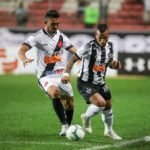 Vasco aproveita jogo atrasado, vira sobre o Atlético no Horto e respira longe do Z4