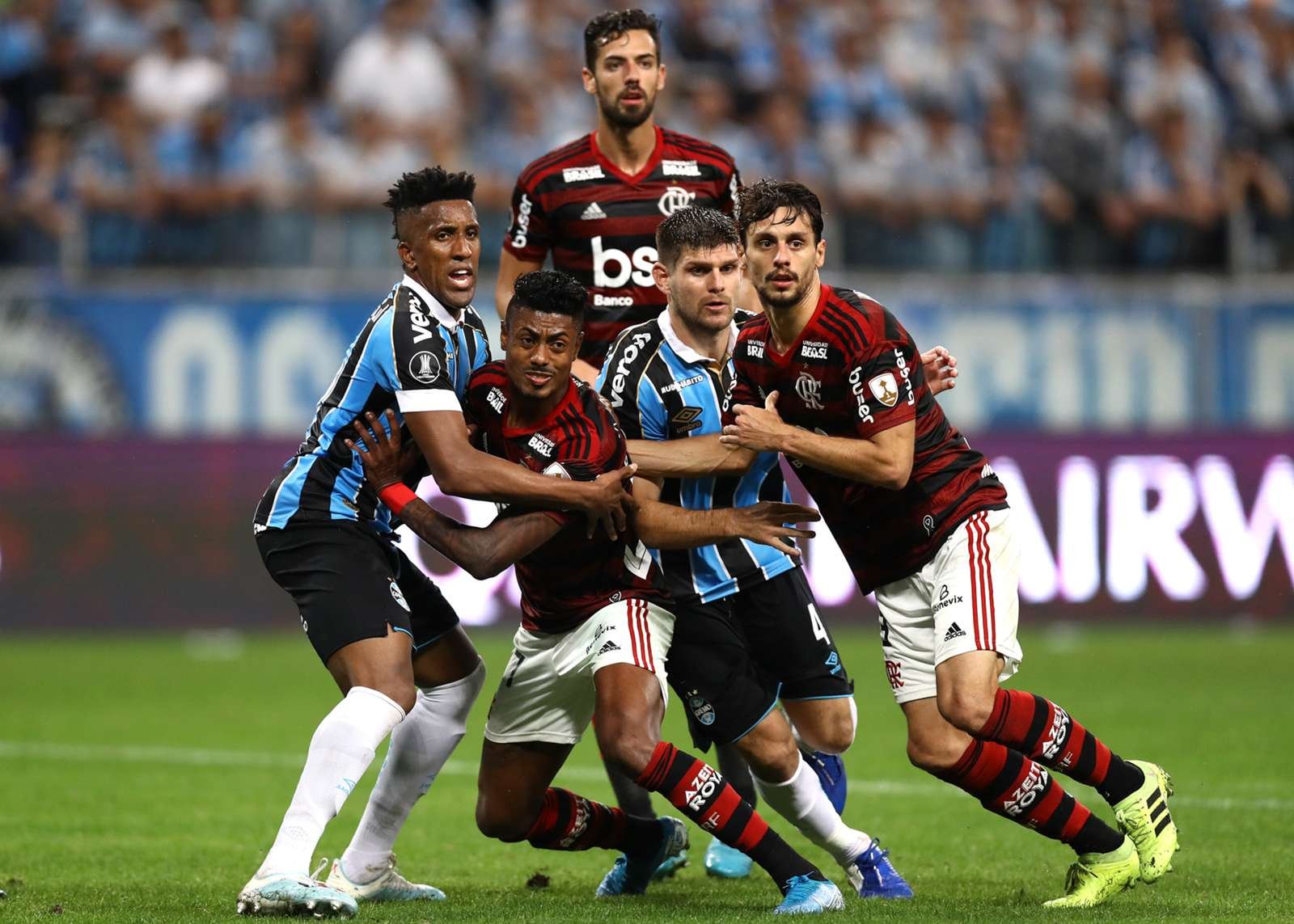 Flamengo e Grêmio decidem hoje quem vai à final da Libertadores