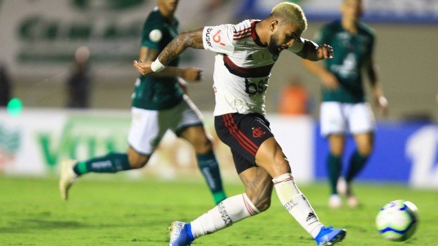 Flamengo empata com o Goiás e vantagem para o Palmeiras cai para oito pontos