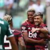 Campeão Flamengo vence Palmeiras em dia de recordes