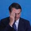 Bolsonaro cai no banheiro e vai para Hospital das Forças Armadas