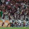 Flamengo goleia Avaí por 6 a 1 diante de 69 mil torcedores