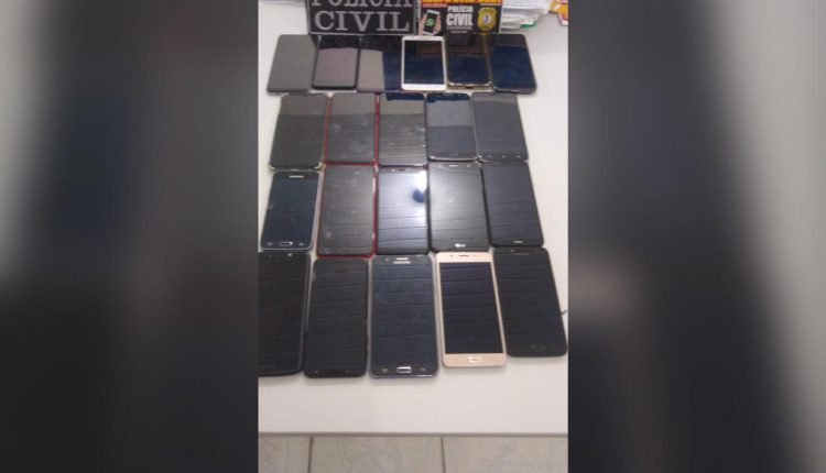 POLÍCIA CIVIL EM CAXIAS APREENDE 21 CELULARES ROUBADOS