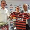 Michael chega ao Flamengo e promete futebol raiz