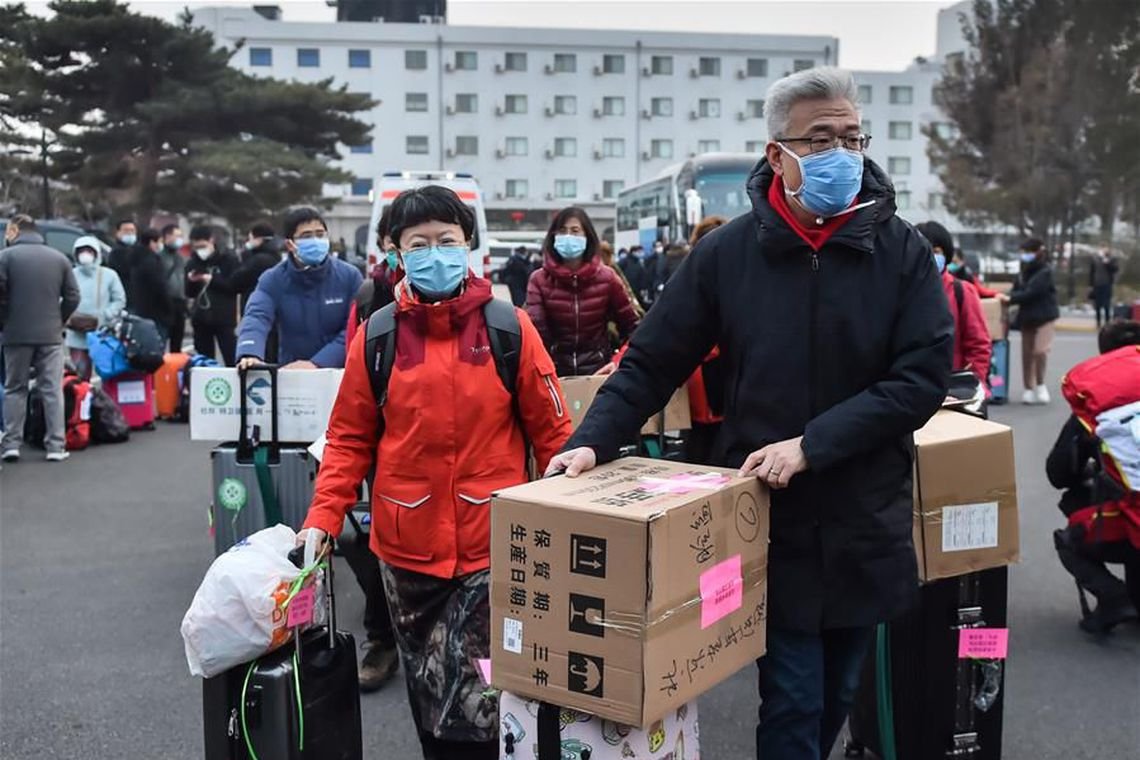 O número de mortes causadas pelo novo coronavírus na China continental chegou a 811