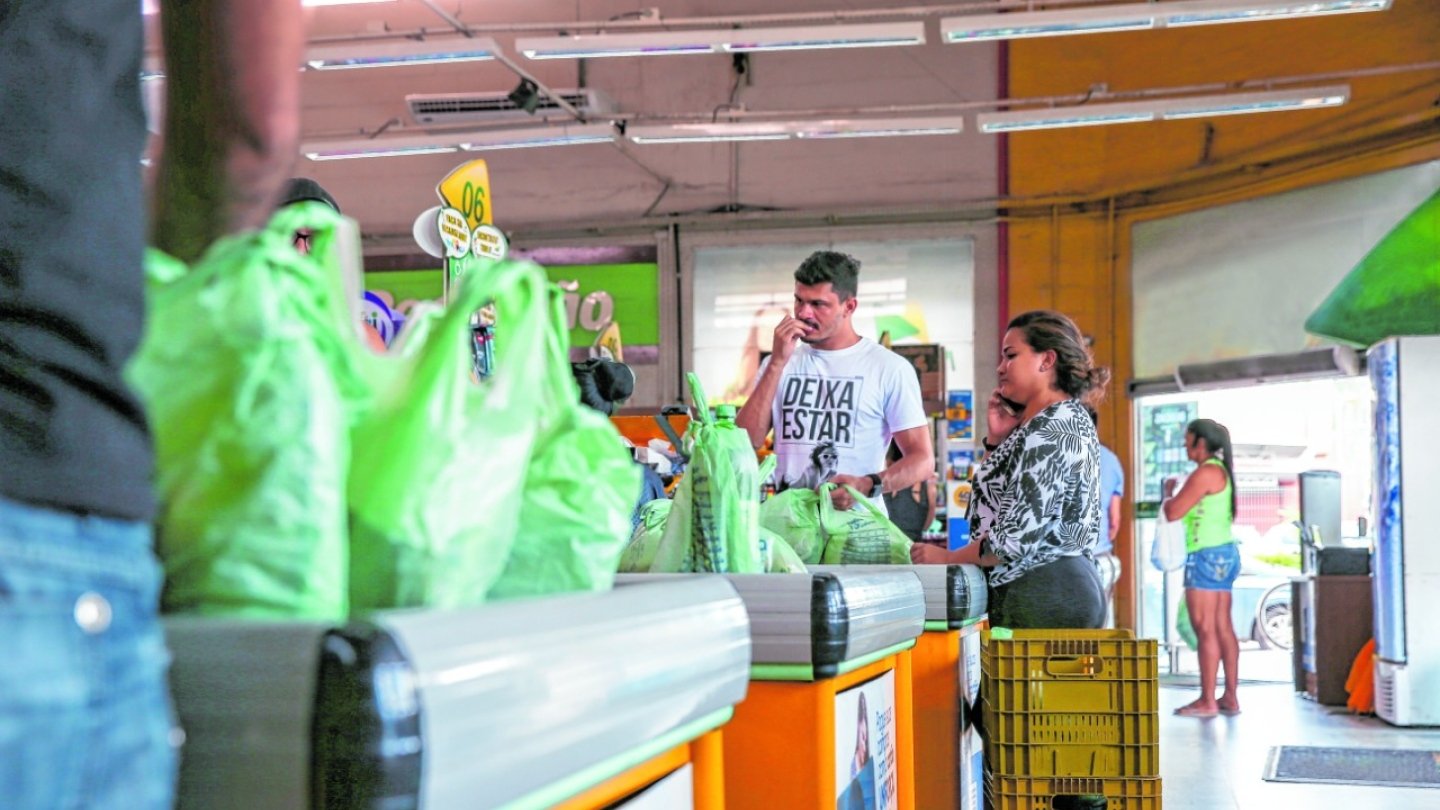 Sacolas plásticas poderão ser banidas em estabelecimentos do CE