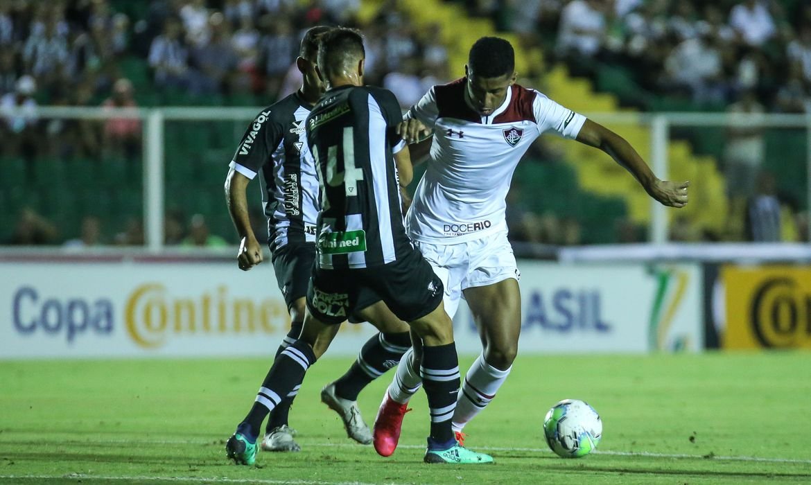 Figueirense vence Fluminense na Copa do Brasil