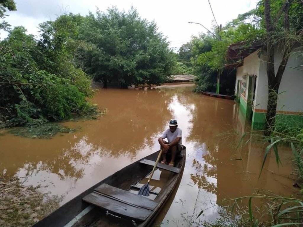 Rio  Grajaú sobe  nove metros e deixa famílias desabrigadas