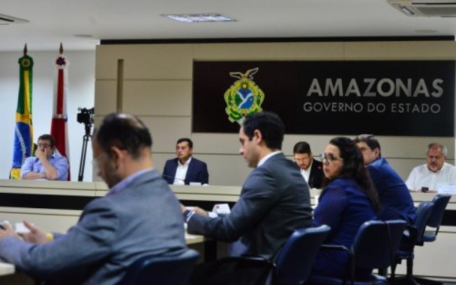 Bolsonaro cogita intervenção do governo federal na saúde do Amazonas