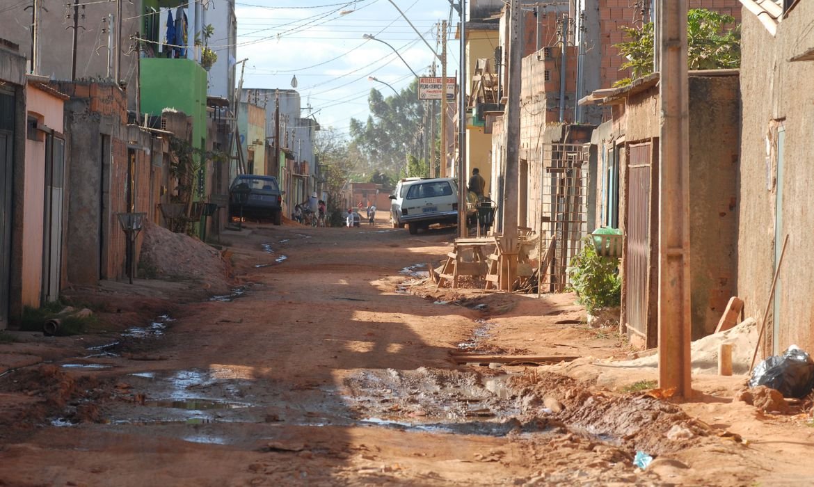 Cepal propõe seis meses de renda básica para mais pobres