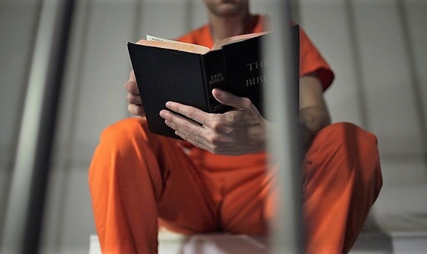 A assembleia legislativa do Maranhão aprova projeto lei que diminui pena a presos que lerem a bíblia