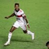 Flamengo vence Vasco de virada e dorme na vice-liderança