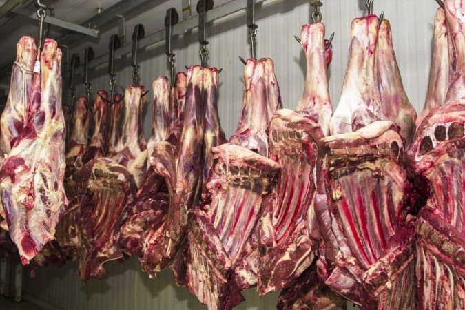 China encontra rastros de coronavírus em carne congelada procedente do Brasil