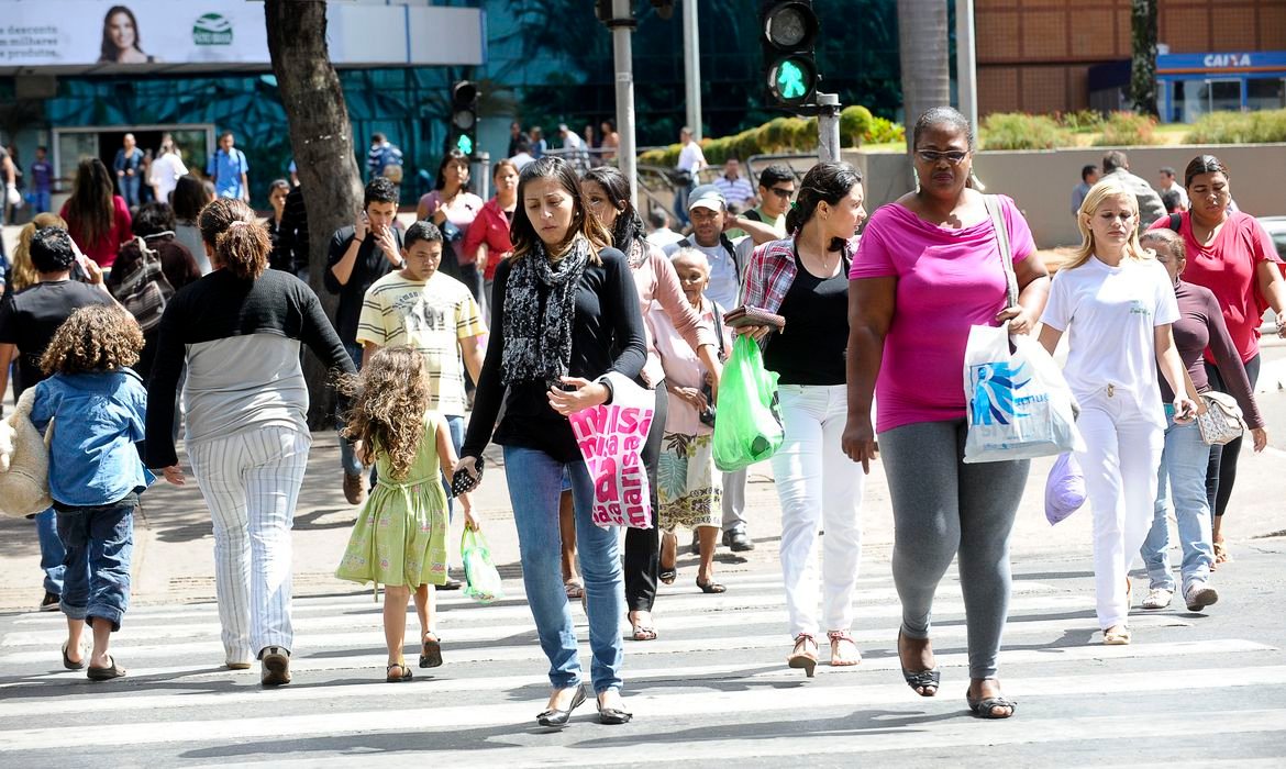 População desocupada atinge 13,76 milhões em outubro, aponta IBGE