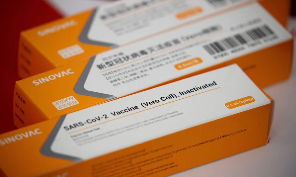 Ministério da Saúde assinou contrato com Butantan que permite a aquisição de mais 100 milhões de doses da vacina contra a Covid-19