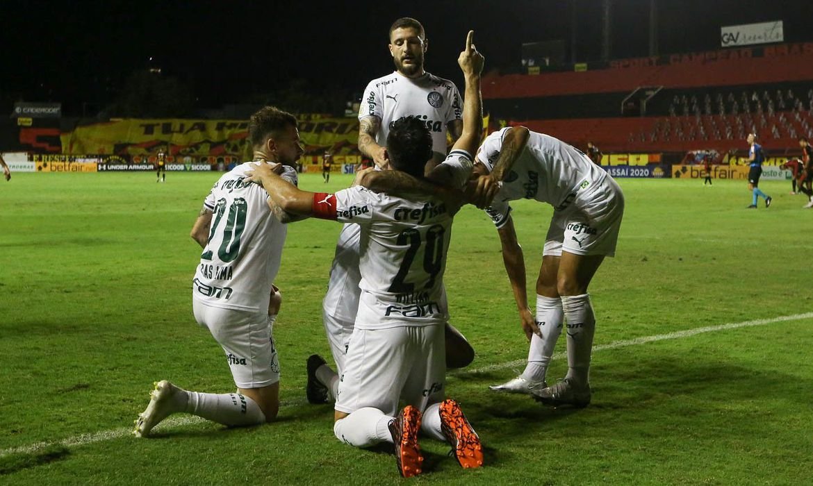Palmeiras vence o Sport na Ilha do Retiro