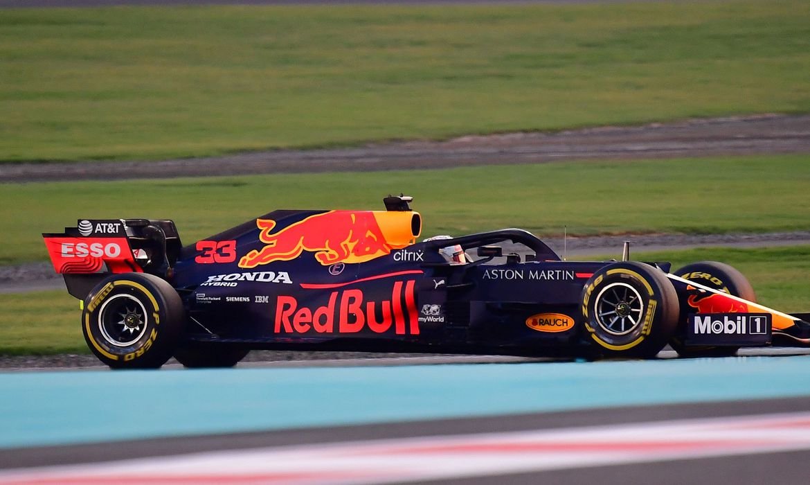 Red Bull apresenta carro de F1 com expectativa de derrotar Mercedes