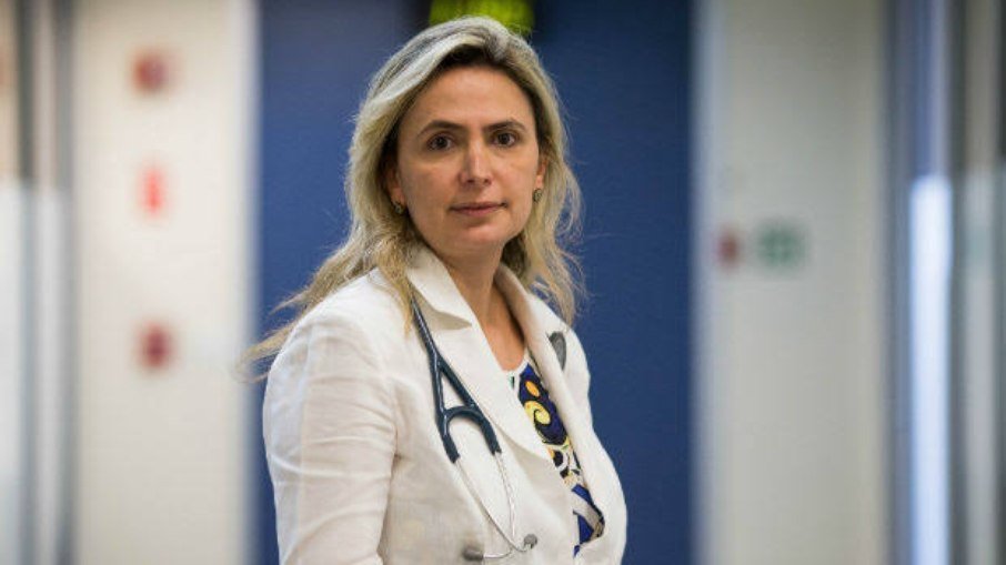 Troca na Saúde: Bolsonaro vai se reunir com cardiologista Ludhmila Hajjar