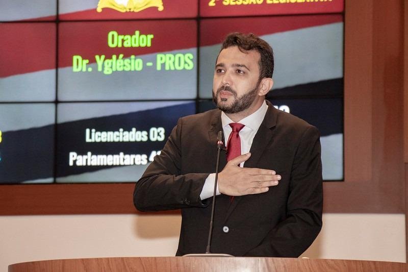 Governo sanciona lei de Yglésio e suspende prazo dos concursos públicos
