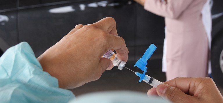 Ministério da Saúde autoriza imunização da população acima de 18 anos e antecipa vacinação de trabalhadores da educação