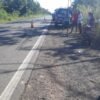 Motociclista morre após colidir com picape e ser arrastado por mais de 15 metros em São João do Soter