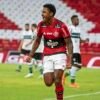 Flamengo vence Coritiba e está nas oitavas da Copa do Brasil