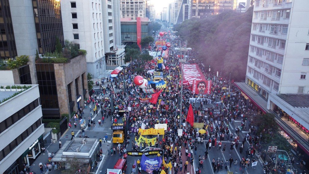 Manifestação contra Jair Bolsonaro fecha Avenida Paulista, em SP, neste sábado